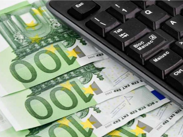 Fonduri PNRR 2024: ONG-urile se înscriu online la granturile UE de câte 25.000-70.000 EUR pentru digitalizare. Ghidul oficial de finanțare